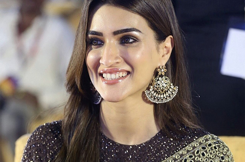 Kriti Sanon’s Raksha Bandhan Controversy Sparks a Bigger Question: Should Sisters Tie Rakhis to Each Other?