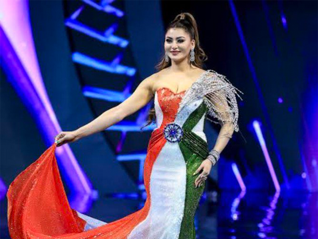 urvashi rautela in indian flag dress