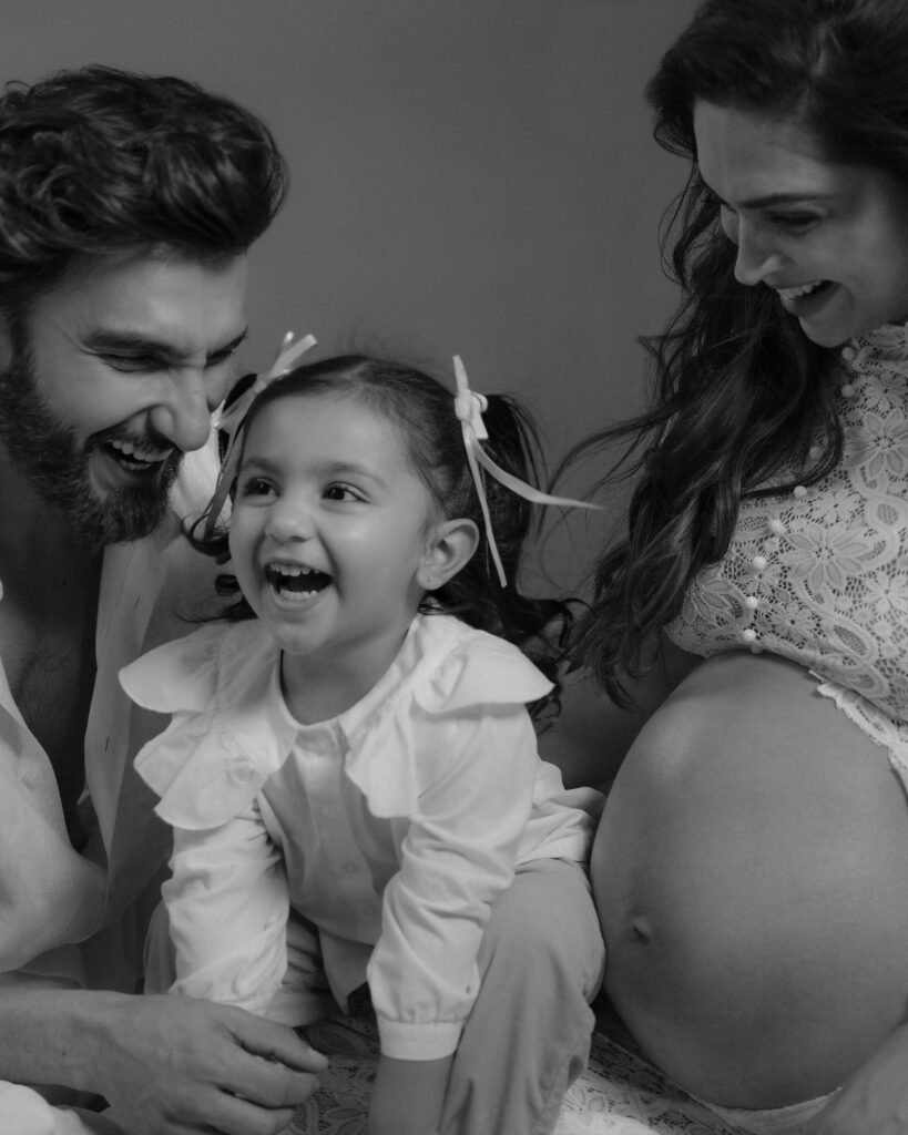 deepika padukone and ranveer singh pregnant photo with daughter dua